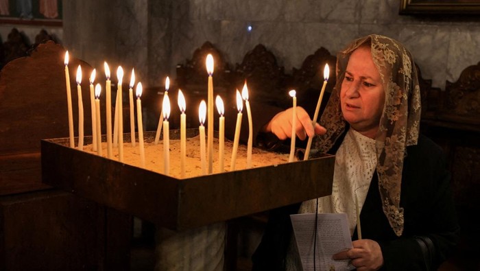 Palestinian Christians attend a Palm Sunday mass at the Greek Orthodox Saint Porphyrius Church, in Gaza City, April 13, 2025. REUTERS/Dawoud Abu Alkas