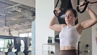 Ini dia salah satu kegiatan olah raga yang juga diunggah ke Instagram miliknya. Foto: instagram Wulan Guritno