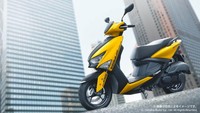 Yamaha Cygnus Gryphus mendapat sentuhan warna dan striping baru yang disesuaikan dengan selera anak muda. Kendaraan itu dilaburi kelir dual tune dengan tulisan model dan merek yang dirancang elegan. Foto: Doc. Yamaha Japan.