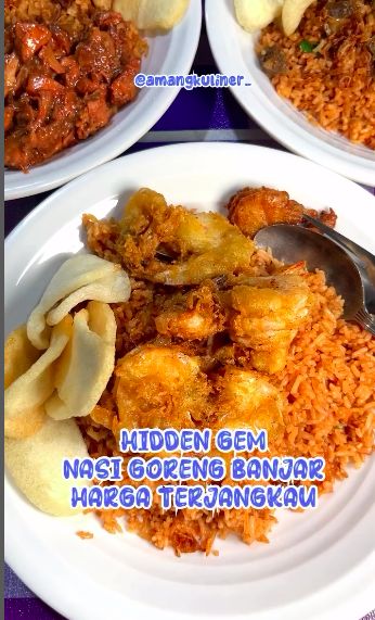 3 Pria Tampan Penjual Nasi Goreng Ini Bikin Pembeli Salting