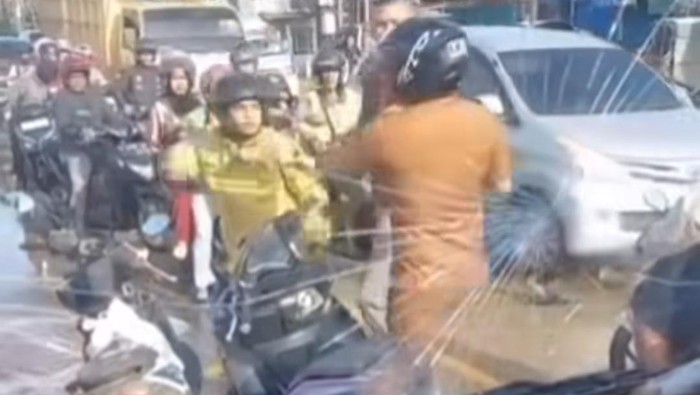Adu jotos dua pria di jalan salah satunya ASN di Banyuasin