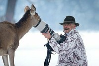 Aksi Fotografer Duganggu Hewan