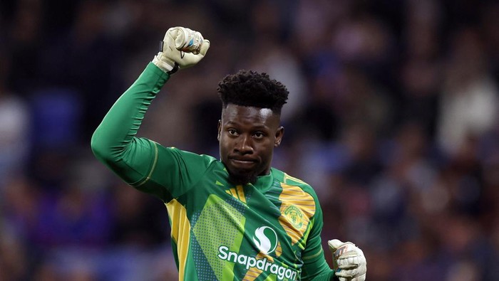 Soccer Football - Europa League - Quarter Final - First Leg - Olympique Lyonnais v Manchester United - Groupama Stadium, Lyon, France - April 10, 2025 Manchester Uniteds Andre Onana celebrates their second goal scored by Manchester Uniteds Joshua Zirkzee Action Images via Reuters/Andrew Couldridge