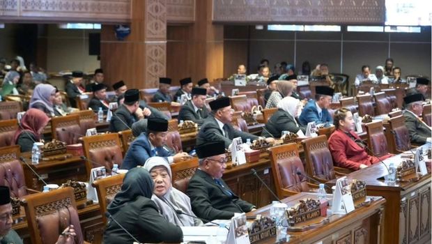 Anggota DPRD Sumsel yang hadir saat dalam rapat paripurna penyampaian pansus