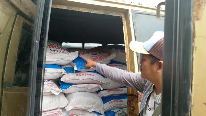 Barang bukti pupuk ilegal di Probolinggo yang disita polisi