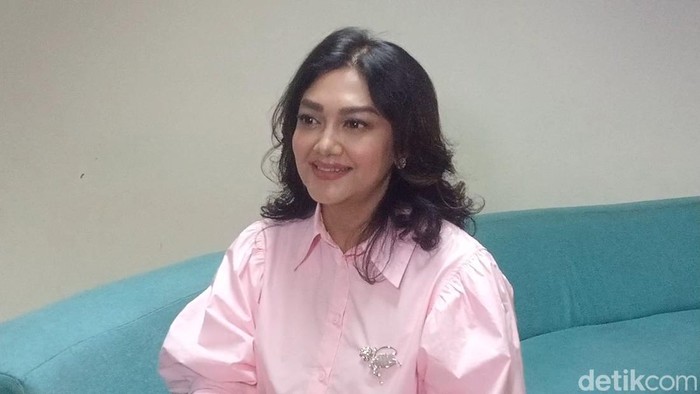 Bella Saphira Bella Saphira saat ditemui di kawasan Trans TV.