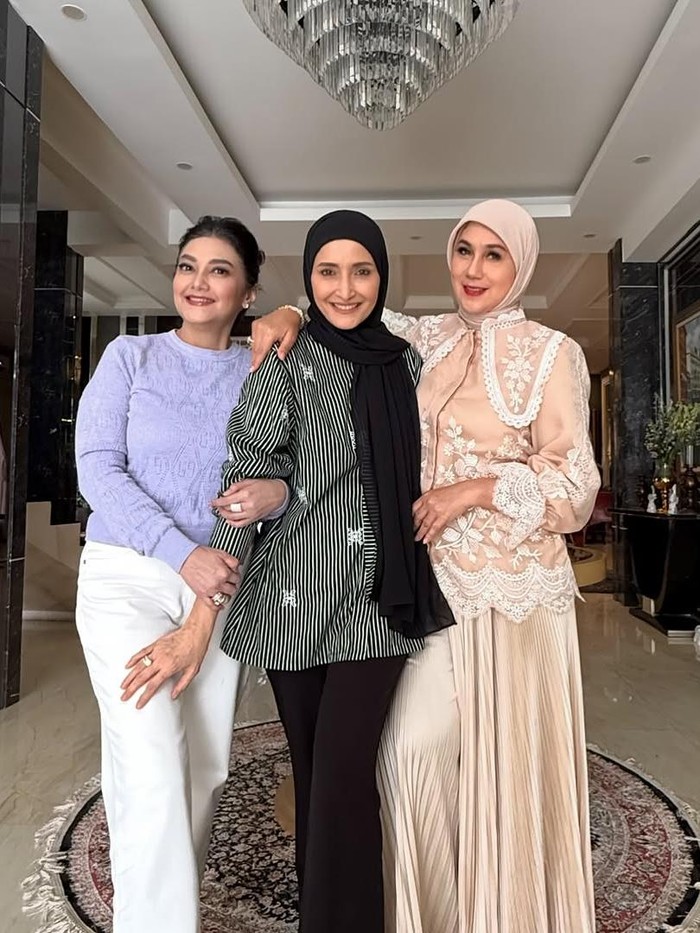 Bella Saphira dan geng arisanya.