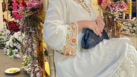 Bella Saphira, dulunya dikenal sebagai aktris sinetron dan penyanyi. Di usianya yang ke 51 tahun, sosoknya masih tetap awet muda. Foto: Instagram @bellasaphira
