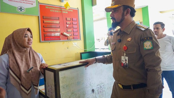 Bupati Aceh Timur Iskandar Usman Al-Farlaky melalukan inspeksi mendadak (Sidak) ke Kantor Camat. (Dok Pemkab Aceh Timur)