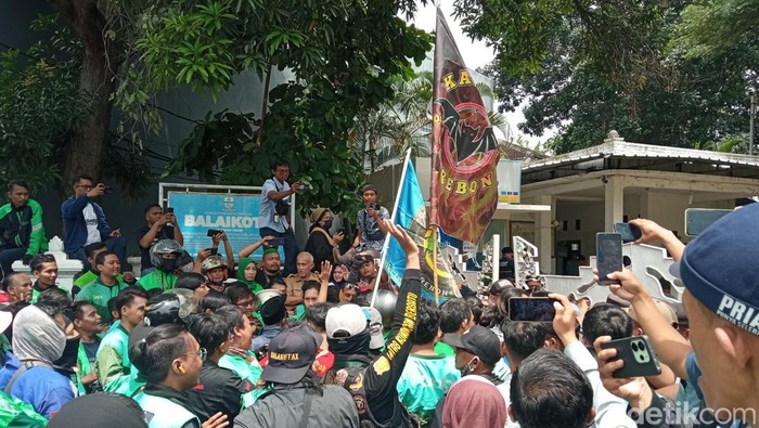 Demo Ojol di Cirebon