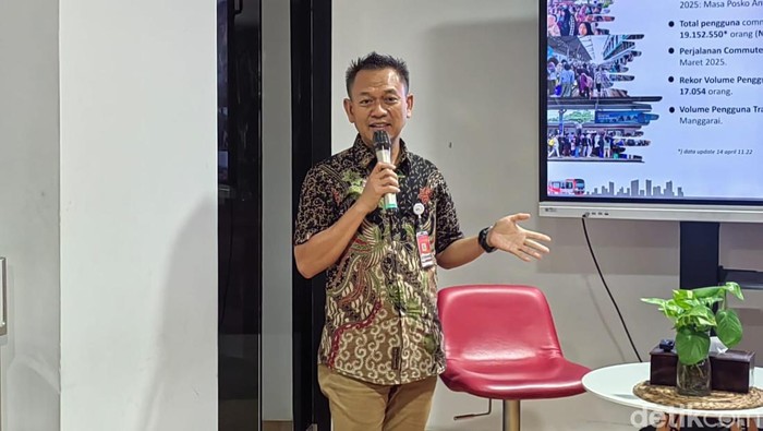 Direktur Operasi dan Pemasaran KAI Commuter Broer Rizal