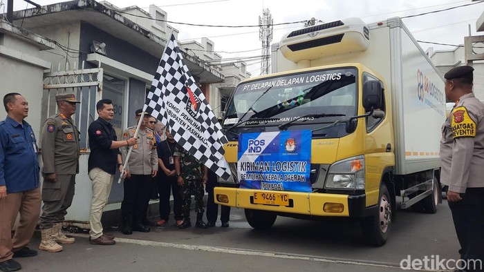 Distribusi surat suara untuk PSU Kabupaten Tasikmalaya.