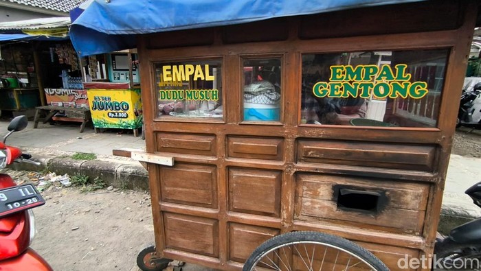 Empal Gentong Dudu Musuh Khas Cirebon Mang Wawan