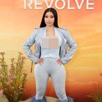 Cardi B jadi bahan olok-olok di dunia maya karena bentuk tubuhnya yang dianggap aneh saat tampil di Coachella, tulis influencer Oli London di media sosial. Namun, tak sedikit pula penggemar yang memberikan dukungan. “Tinggalkan Cardi sendiri, kalian para pembenci,” tulis seorang pengguna. “Cari hidup kalian sendiri,” tambah yang lain. (Foto: Getty Images)