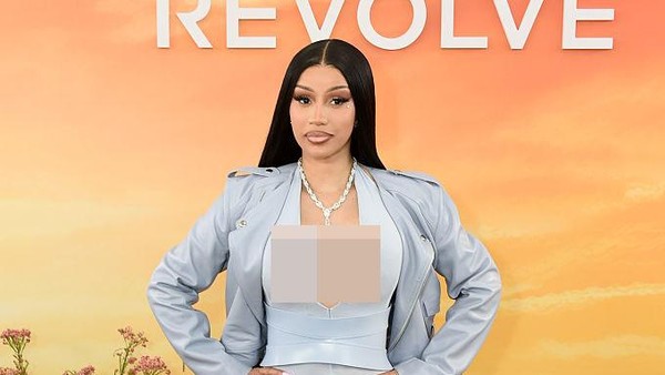 Foto: Gaya Cardi B di Coachella Viral Setelah Jalani Operasi Bokong