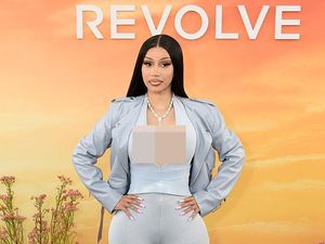 Foto: Gaya Cardi B di Coachella Viral Setelah Jalani Operasi Bokong