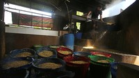 Harga kedelai naik dari Rp8.900 per kilogram menjadi Rp10.100 per kilogram yang dikhawatirkan dapat mengancam keberlangsung industri.