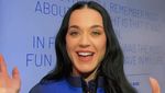 Hobi Makan! Katy Perry Lahap Croissant Jumbo hingga Rendang