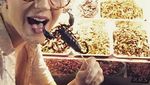 Hobi Makan! Katy Perry Lahap Croissant Jumbo hingga Rendang