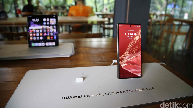 Huawei Mate XT