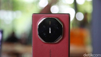 Pembuatan bezel kameranya ini membutuhkan waktu pengerjaan selama 22 hari. Foto: Pradita Utama