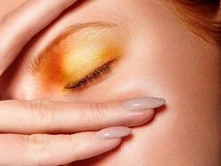 Tren Eyeshadow Berwarna di Kalangan Gen Z, Kembalinya Makeup Mata Bold di 2025