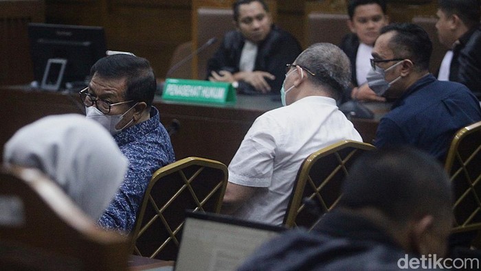Sidang tuntutan tiga hakim nonaktif PN Surabaya dalam kasus dugaan suap vonis bebas Ronald Tannur ditunda. Sidang ditunda karena jaksa belum siap dengan tuntutannya.