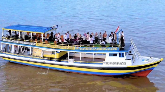 Kapal Wisata Sungai Kayan Bulungan.