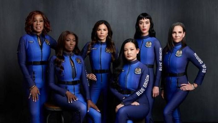 Katy Perry bersama, Lauren Sanchez, Gayle King, Aisha Bowe, Amanda Nguyen dan Kerianne Flynn