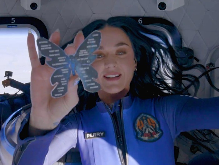 Katy Perry, Lauren Sanchez, Gayle King, Aisha Bowe, Amanda Nguyen dan Kerianne Flynn ke Luar Angkasa