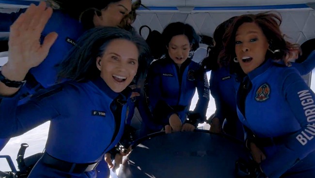 “Mereka pergi ke luar angkasa dan membagikan pengalaman mereka dengan cara yang unik,” ungkap Lauren Sanchez dalam wawancara dengan Elle. Foto: Dok. X Blue Origin