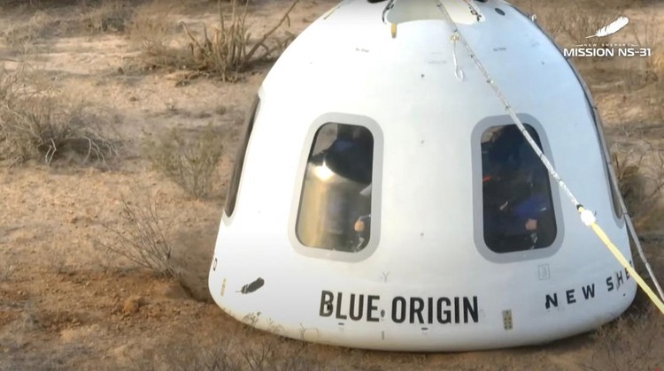 Pop star Katy Perry and journalists Gayle King, Lauren Sanchez, who is also billionaire Jeff Bezos fiance and other participants, blast off into space on a Blue Origin rocket, as part of the New Shepard Mission NS-31, marking the first all-female flight crew in more than six decades, in West Texas, Texas, U.S., April 14, 2025, in this screen grab taken from a video. Blue Origin/Handout via REUTERS    THIS IMAGE HAS BEEN SUPPLIED BY A THIRD PARTY. NO RESALES. NO ARCHIVES. MANDATORY CREDIT