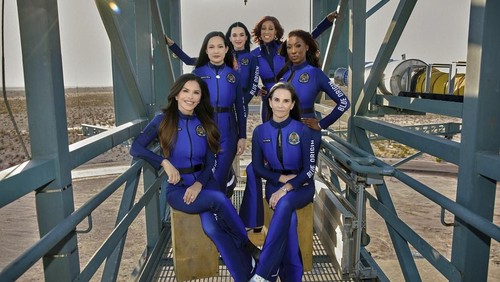 Pop star Katy Perry and journalists Gayle King, Lauren Sanchez, who is also billionaire Jeff Bezos' fiance and other participants, blast off into space on a Blue Origin rocket, as part of the New Shepard Mission NS-31, marking the first all-female flight crew in more than six decades, in West Texas, Texas, U.S., April 14, 2025, in this screen grab taken from a video. Blue Origin/Handout via REUTERS    THIS IMAGE HAS BEEN SUPPLIED BY A THIRD PARTY. NO RESALES. NO ARCHIVES. MANDATORY CREDIT
