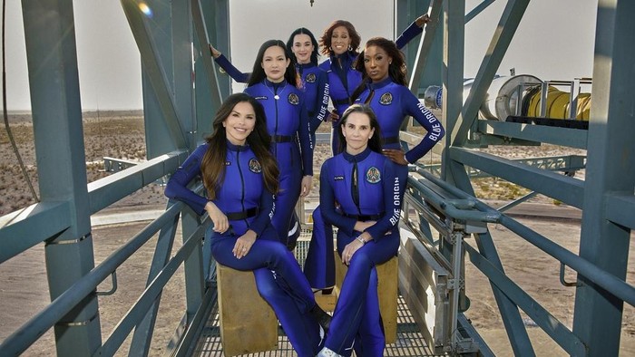 Pop star Katy Perry and journalists Gayle King, Lauren Sanchez, who is also billionaire Jeff Bezos' fiance and other participants, blast off into space on a Blue Origin rocket, as part of the New Shepard Mission NS-31, marking the first all-female flight crew in more than six decades, in West Texas, Texas, U.S., April 14, 2025, in this screen grab taken from a video. Blue Origin/Handout via REUTERS    THIS IMAGE HAS BEEN SUPPLIED BY A THIRD PARTY. NO RESALES. NO ARCHIVES. MANDATORY CREDIT