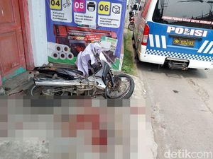 Motor Tabrak Dinding Toko Percetakan Jombang, Bapak Selamat-Balita Tewas