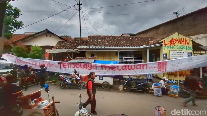 Kondisi permukiman warga Kampung Simpen, Desa Tenjolaya, Kecamatan Cicalengka, Kabupaten Bandung