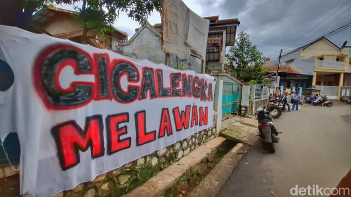 Kondisi permukiman warga Kampung Simpen, Desa Tenjolaya, Kecamatan Cicalengka, Kabupaten Bandung