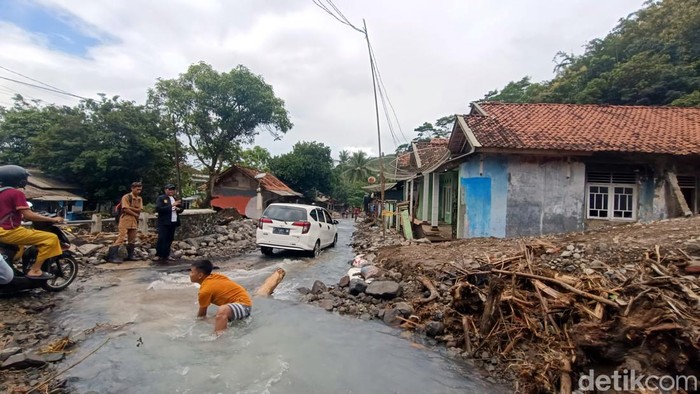 Kondisi usai hujan mengguyur Desa Cibuntu, Kabupaten Sukabumi.