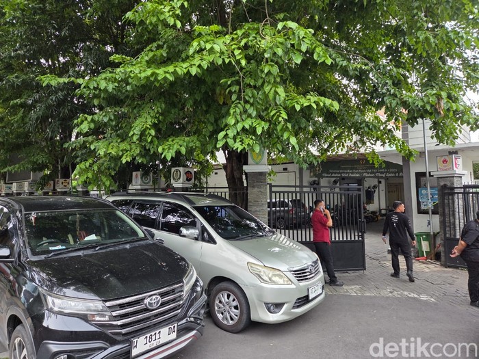 KONI Jatim Jalan Kertajaya digeledah kpk