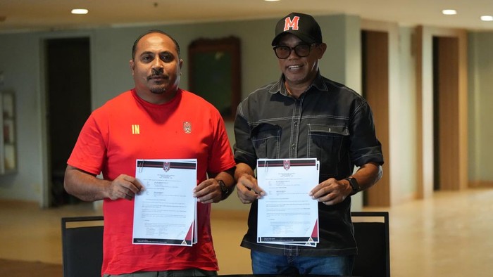 Manajemen Malut United memperpanjang kontrak pelatih Imran Nahumarury.