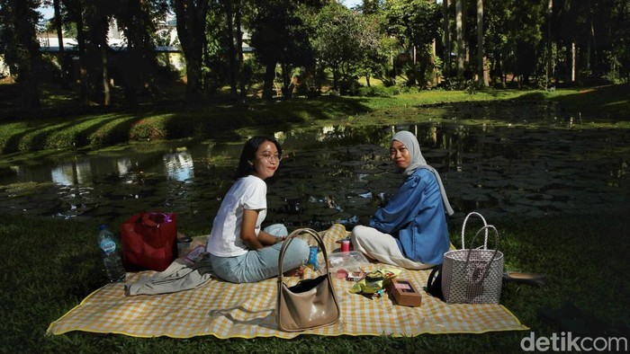 Menikmati Asrinya Taman Langsat yang Bakal Buka 24 Jam Taman Langsat di Jalan Barito, Jaksel, bakal dibuka 24 jam. Yuk lihat kondisi terkini taman yang menawarkan suasana asri tersebut.