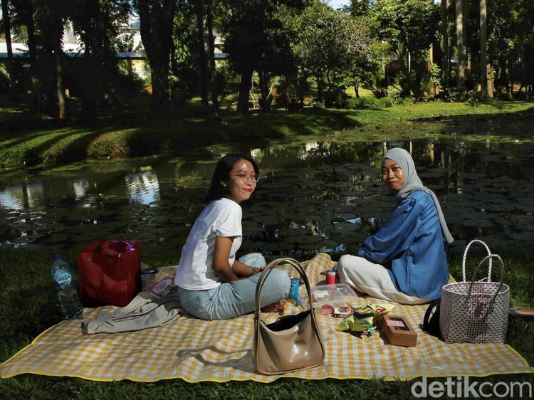 Menikmati Asrinya Taman Langsat yang Bakal Dibuka 24 Jam