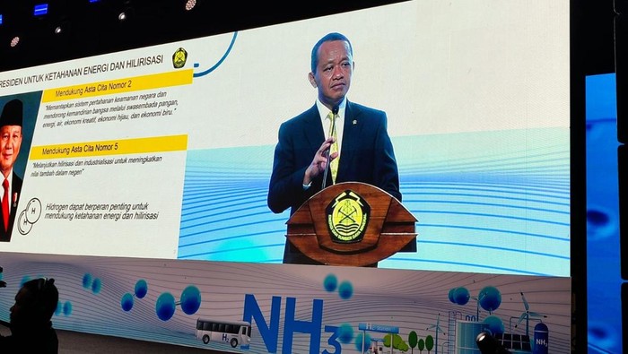 Menteri ESDM, Bahlil Lahadalia saat memberikan sambutan dalam acara Global Hydrogen Ecosystem 2025 Summit & Exhibition yang diselenggarakan di Jakarta International Convention Centers (JCC), Selasa (15/4/2205).