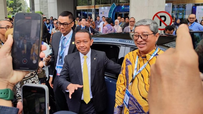 Menteri ESDM Bahlil Lahadalia jajal mobil hidrogen
