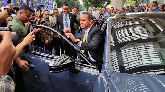 Menteri ESDM Bahlil Lahadalia jajal mobil hidrogen