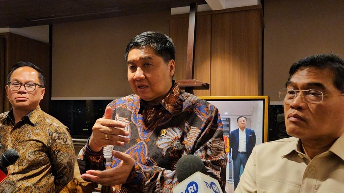Menteri PKP Maruarar Sirait (Ara), Wakil Menteri BUMN Kartika Wirjoatmodjo, dan Inspektur Jenderal Kementerian PKP Heri Jerman