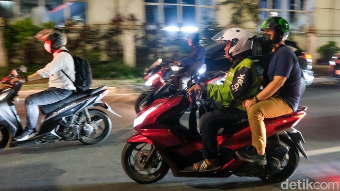 Pemerintah akan mendorong status pengemudi (driver) ojek online (ojol) masuk kategori UMKM. Driver ojol bisa dapat kredit hingga Rp 100 juta.