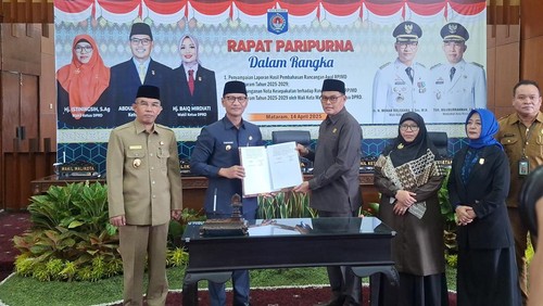 Pemkot dan DPRD Mataram menyepakati RPJMD 2025-2029 di Kantor DPRD Mataram, Senin (14/4/2025). (Nathea Citra/detikBali)