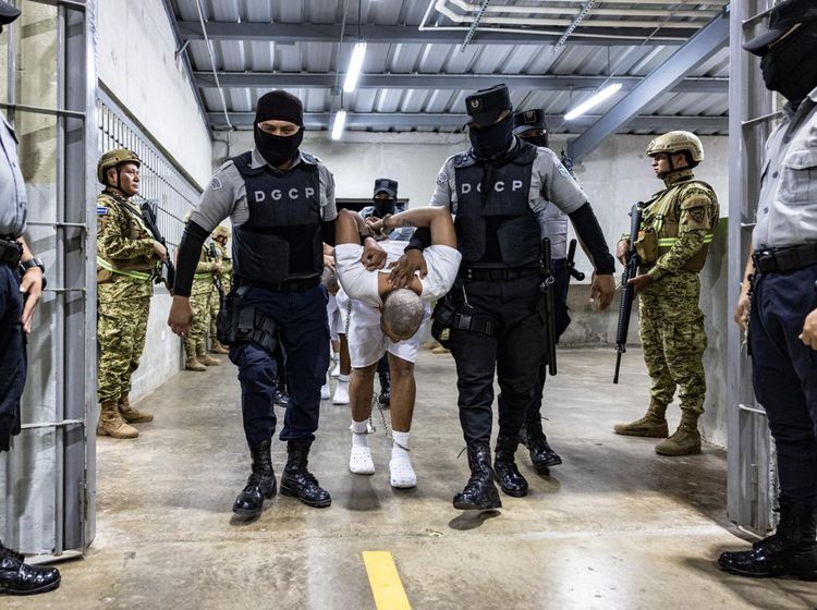 Penampakan Anggota Gangster yang Dideportasi AS ke Penjara El Salvador