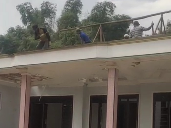 Penampakan video pembongkaran rumah di Sampang yang dinarasikan karena perceraian
